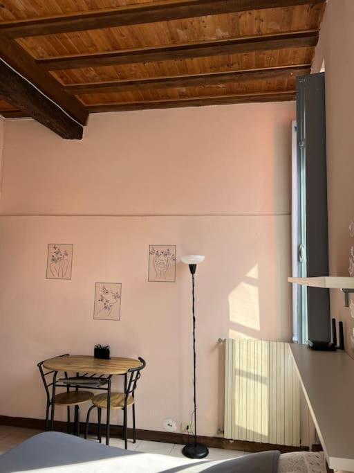 Minimal Studio Con Travi A Vista Piacenza Exterior photo